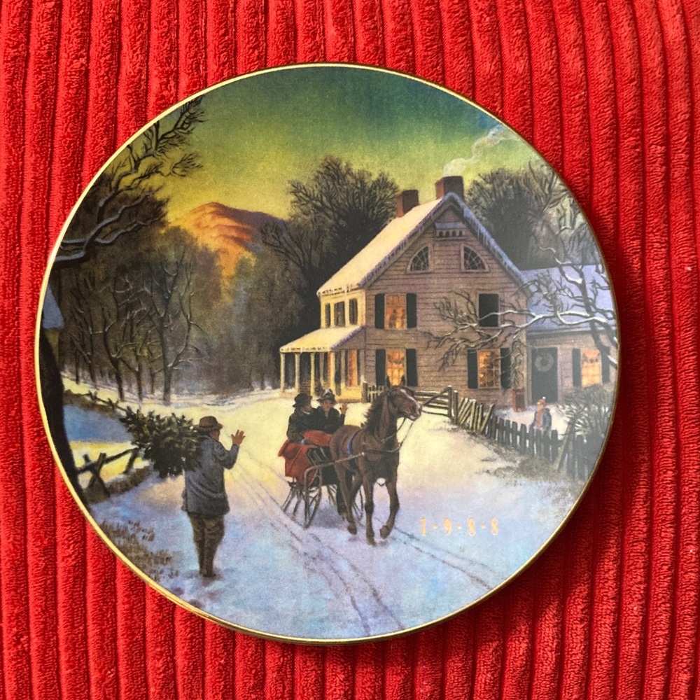 🎄Avon Home For The Holidays Plate